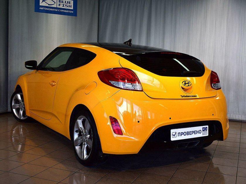 Hyundai Veloster желтый