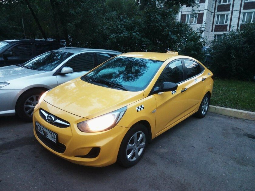 Хендай Солярис желтый