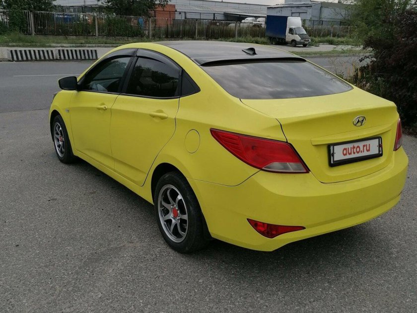 Хендай Элантра желтая