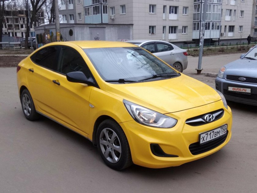 Hyundai Solaris желтый