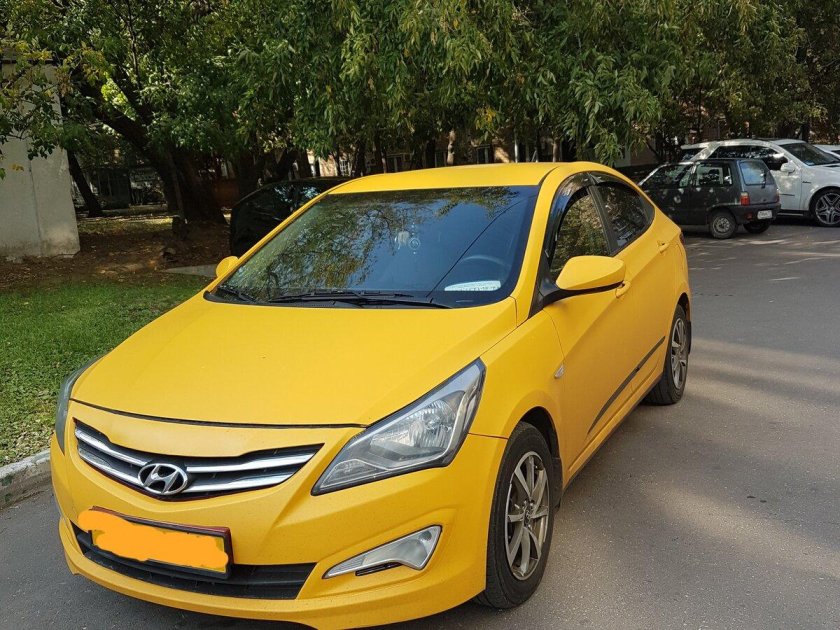 Hyundai Solaris желтый