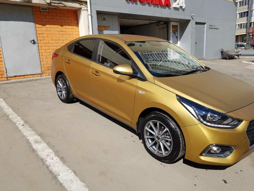 Hyundai Solaris желтый