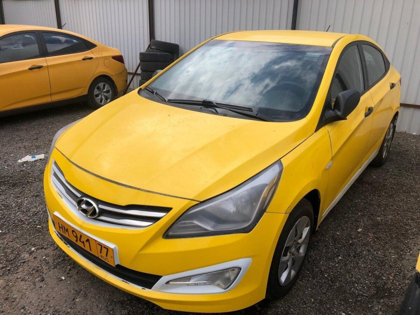 Жёлтый Hyundai Solaris вт48399