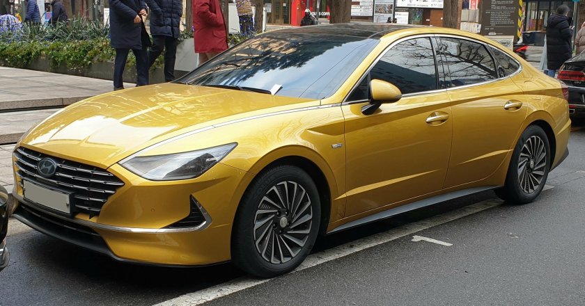 Хендай Соната желтая