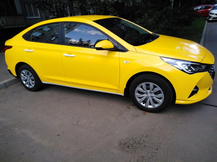 Хендай Солярис желтый