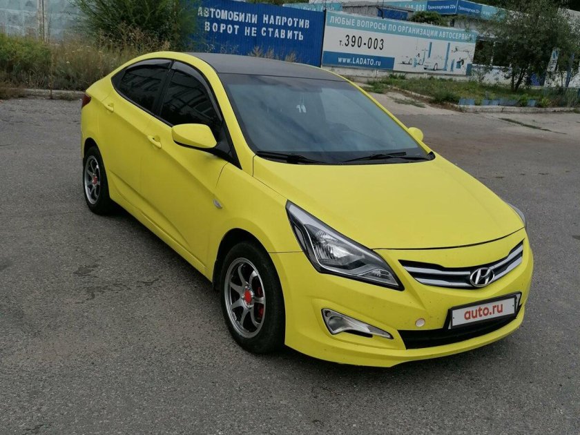 Хендай Солярис желтый