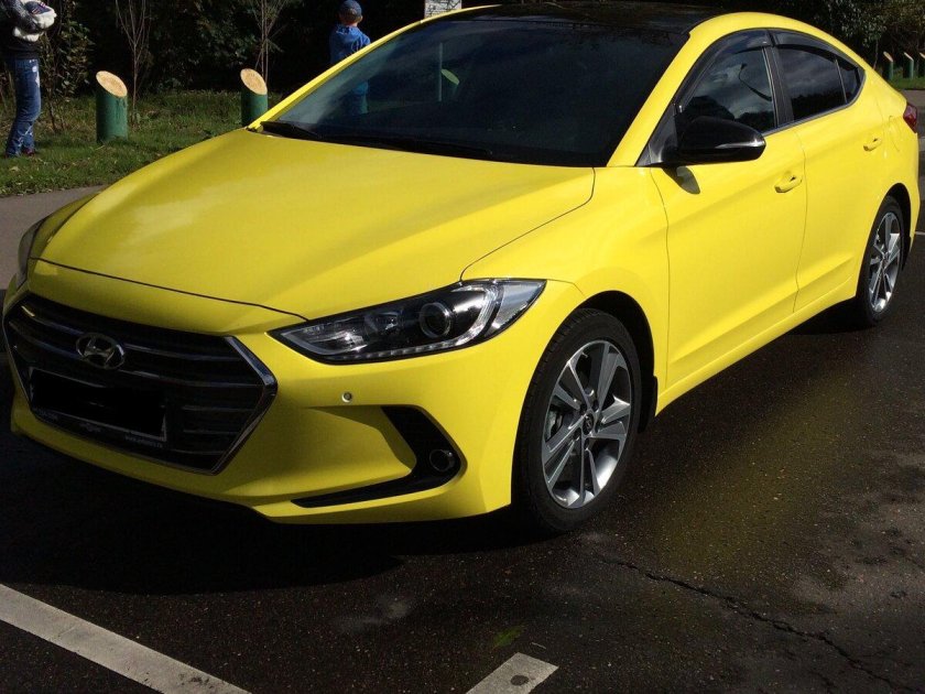 Жёлтый Hyundai Elantra, рр 149 77