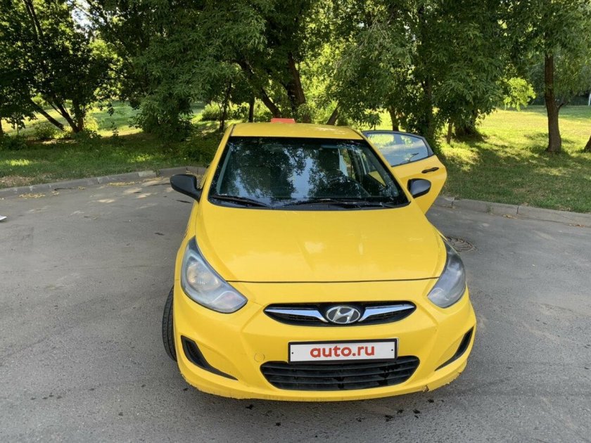 Хендай Солярис желтый