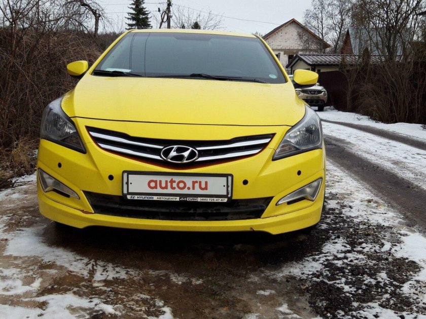 Hyundai Solaris желтый