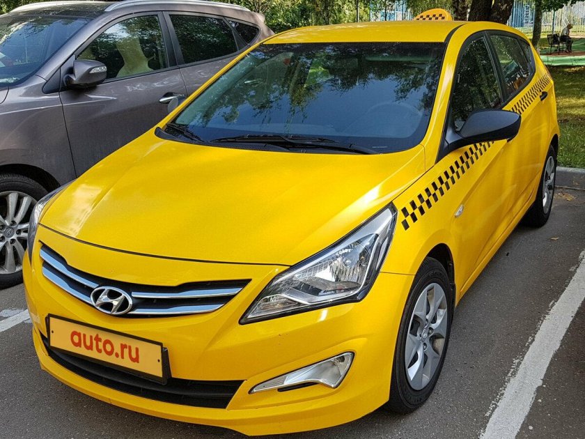 Хендай Солярис 2018 желтый