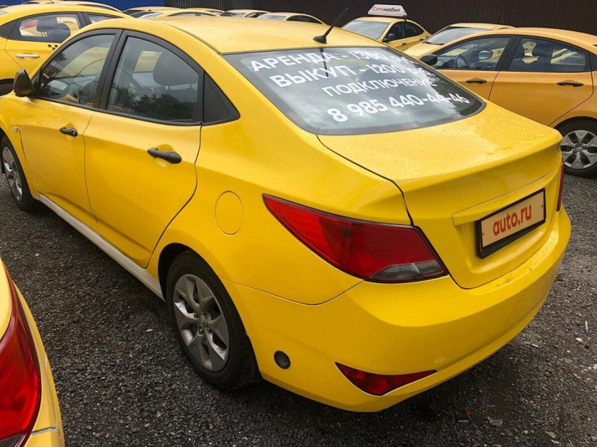 Хендай Солярис желтый