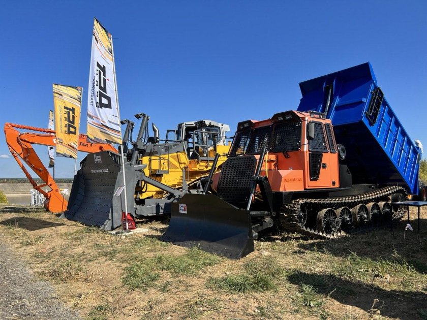 Гусеничный самосвал алтайлесмаш