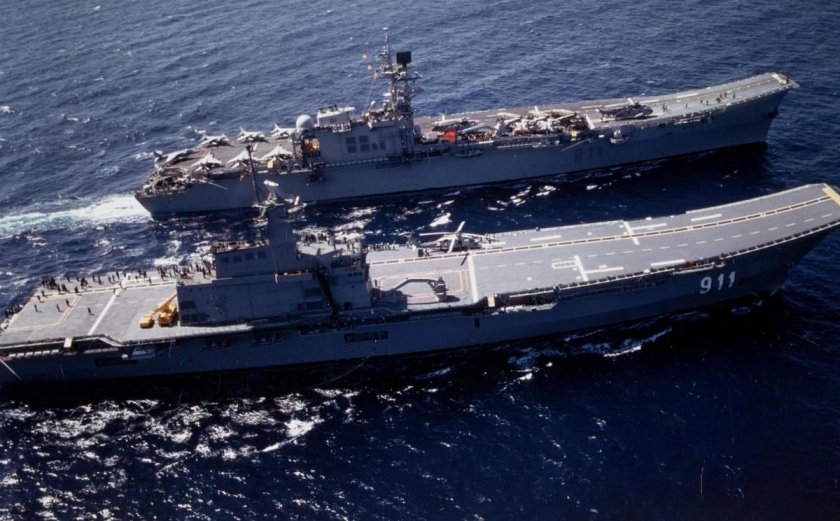 Чакри Нарубет авианосец