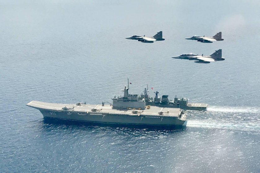 Чакри Нарубет авианосец