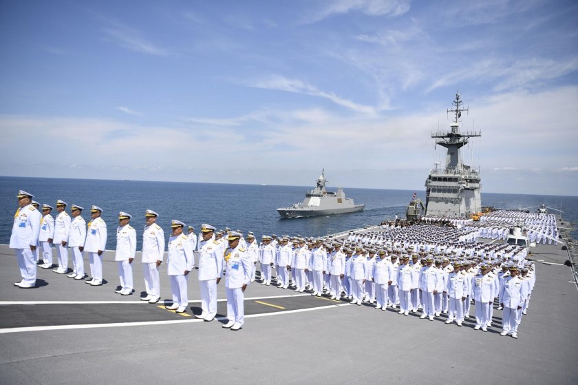 Чакри Нарубет авианосец