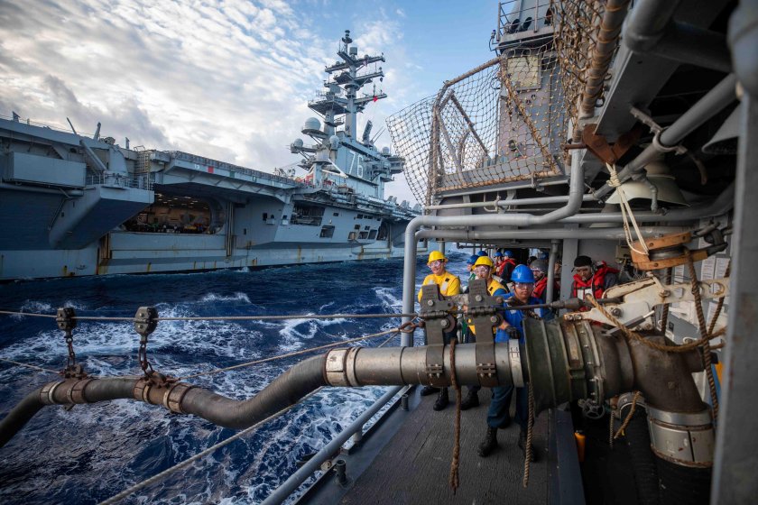 Авианосец США