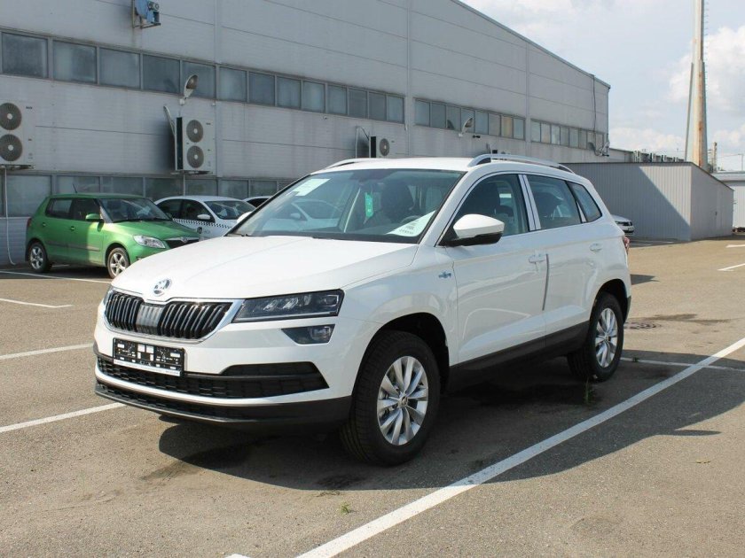 Skoda Karoq 2021 белый
