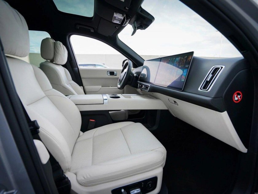 BMW 7 салон сзади