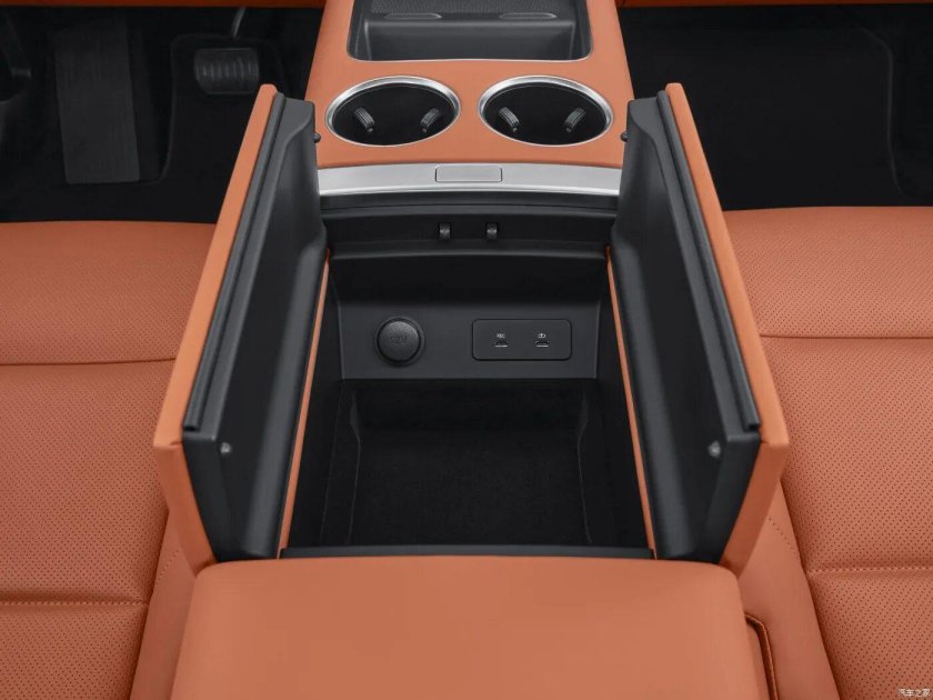 Lixiang l7 оранжевый салон
