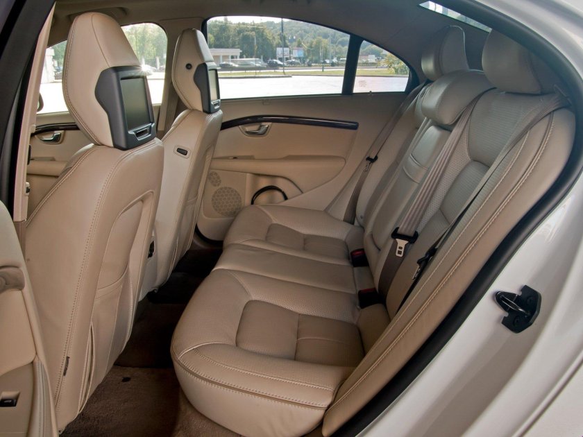 Volvo s80 салон сзади