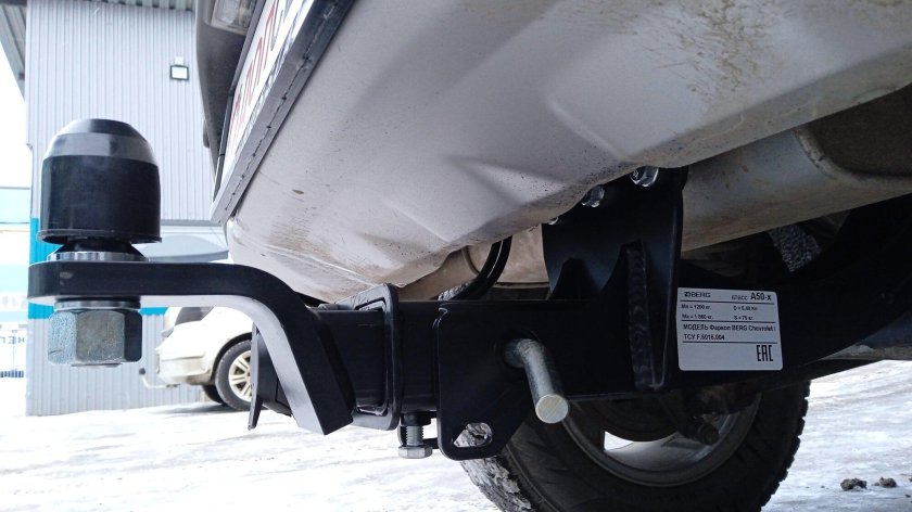 Фаркоп Берг Logan 2