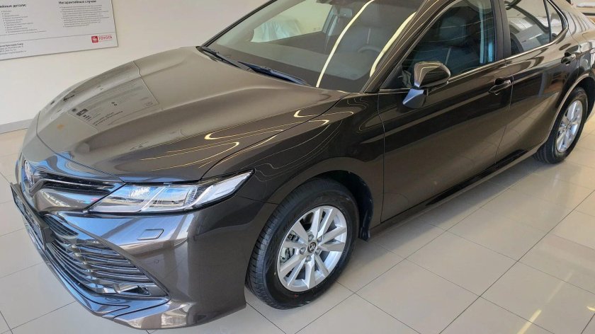 Toyota Camry коричневый металлик