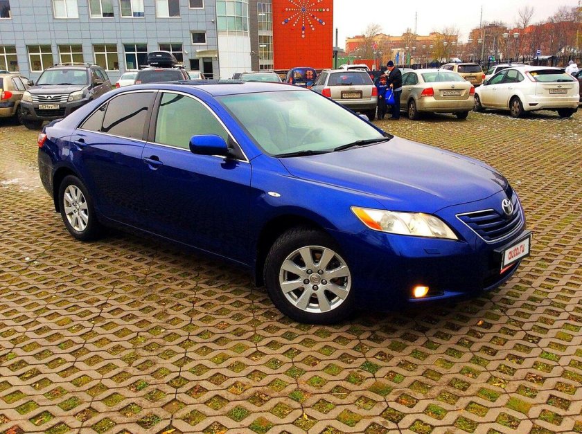Toyota Camry 3.5 синяя