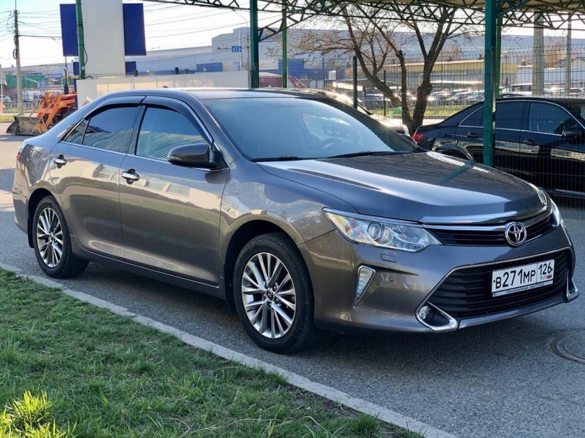 Тойота Камри 55 серый металлик