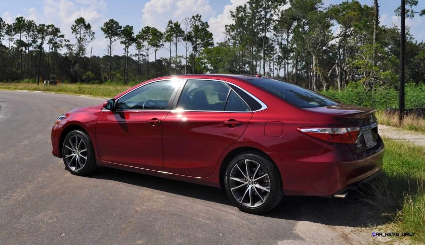 Toyota Camry 2015 красная