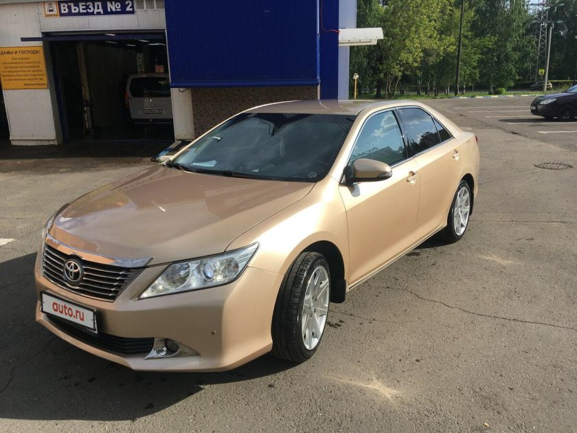 Тойота Камри 50 цвет золото