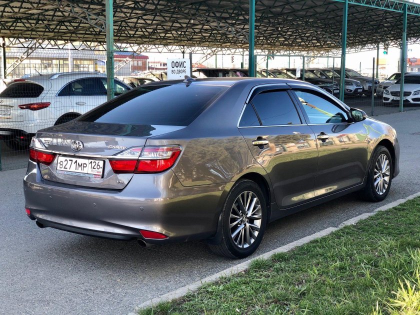 Toyota Camry 2015 серая