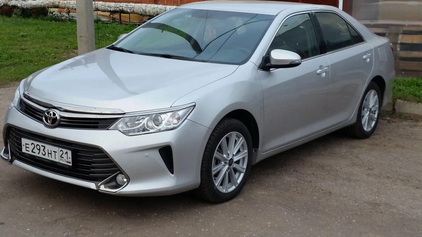 Toyota Camry 2015 серебристый