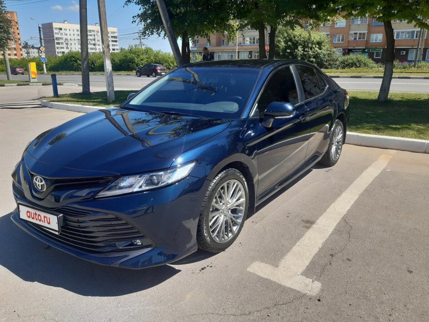 Камри синяя 2020
