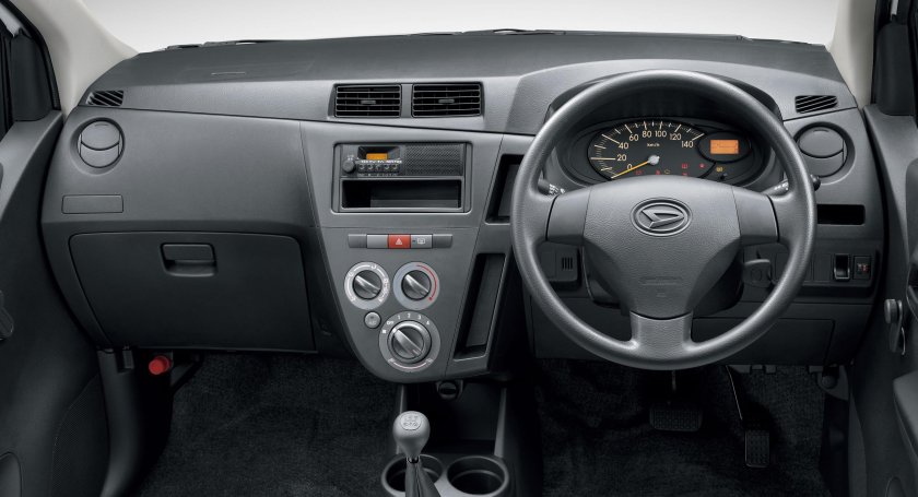 Daihatsu Mira van
