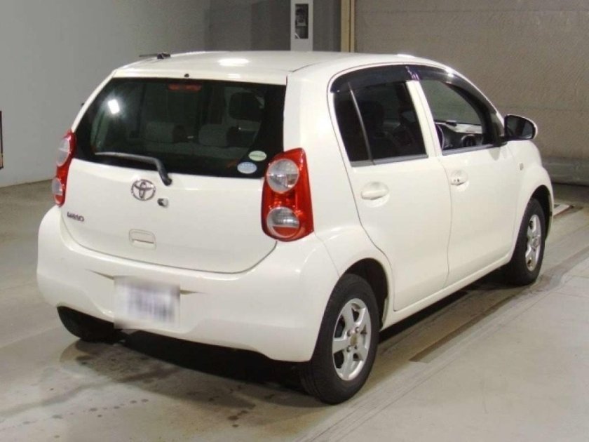 Toyota passo kgc30