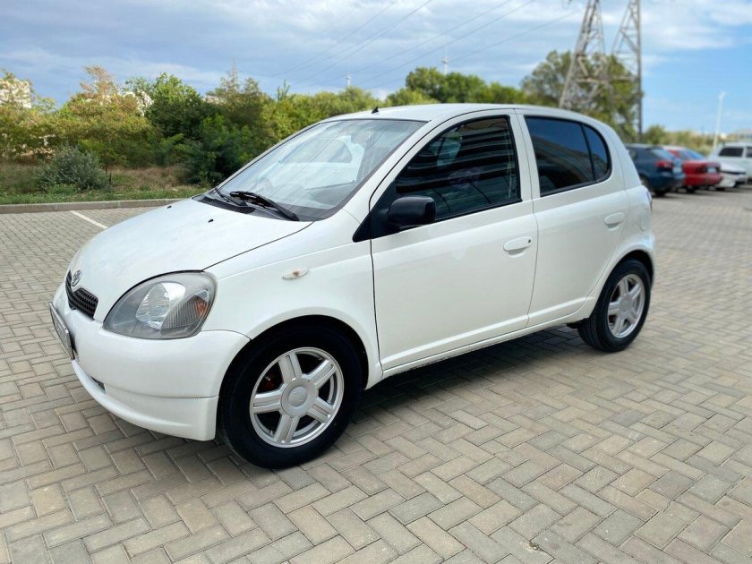 Тойота витц 2000