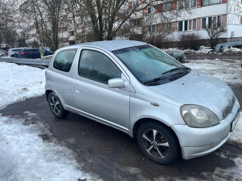 Toyota yaris 2000