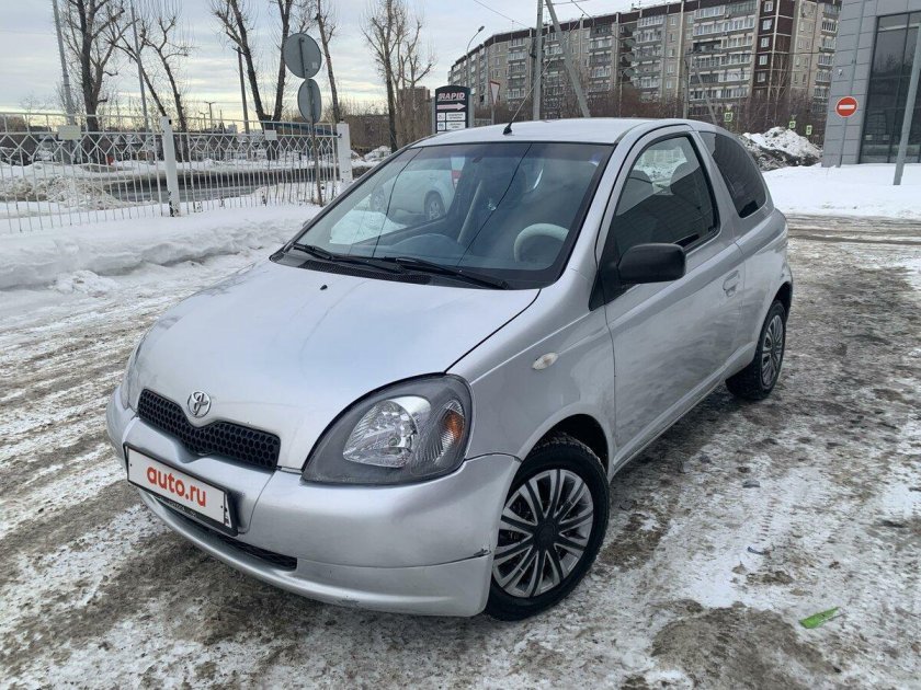Тойота ярис 2001