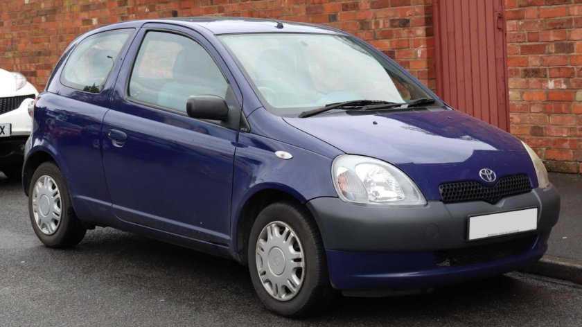 Toyota Yaris 1 поколение