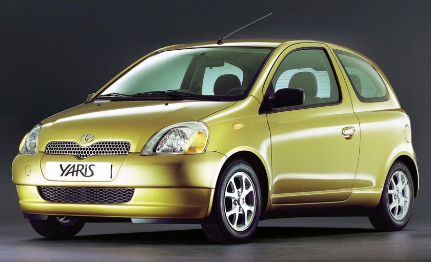 Тойота Ярис 1 поколения