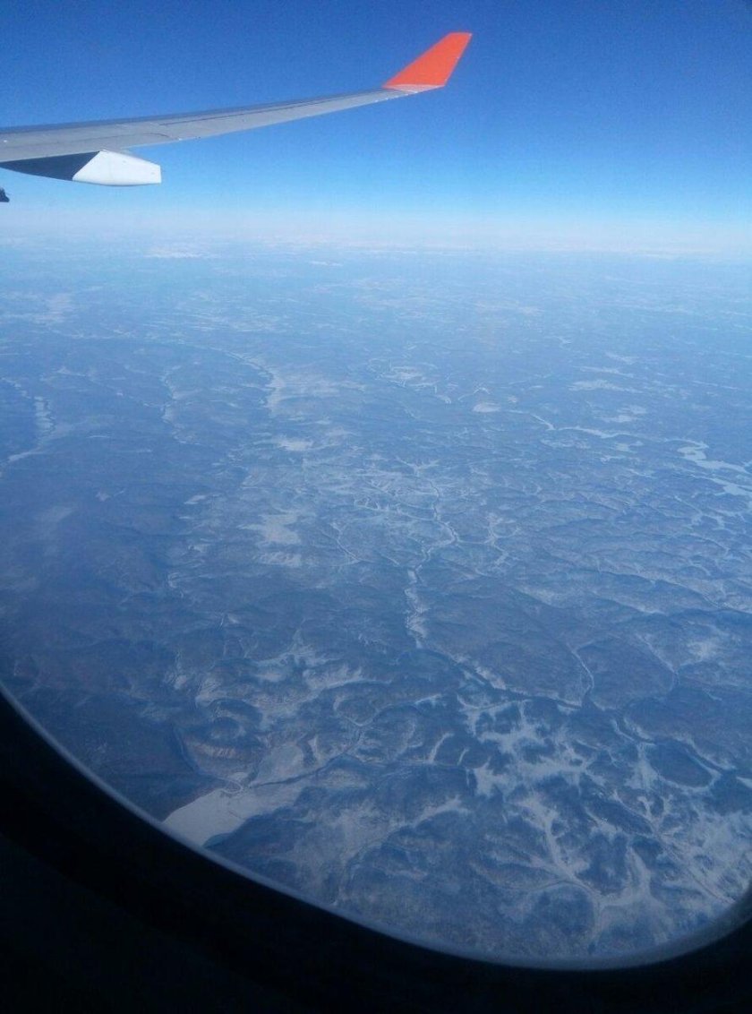Вид из иллюминатора самолета
