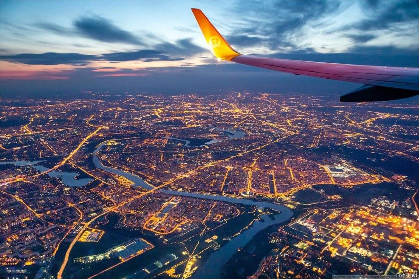 Ночной Санкт-Петербург из иллюминатора