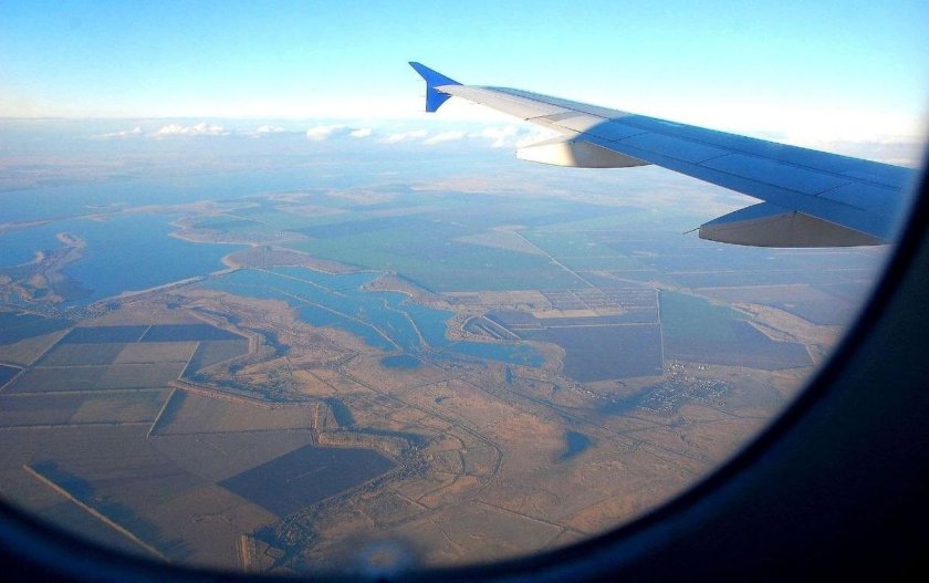 Вид из иллюминатора самолета