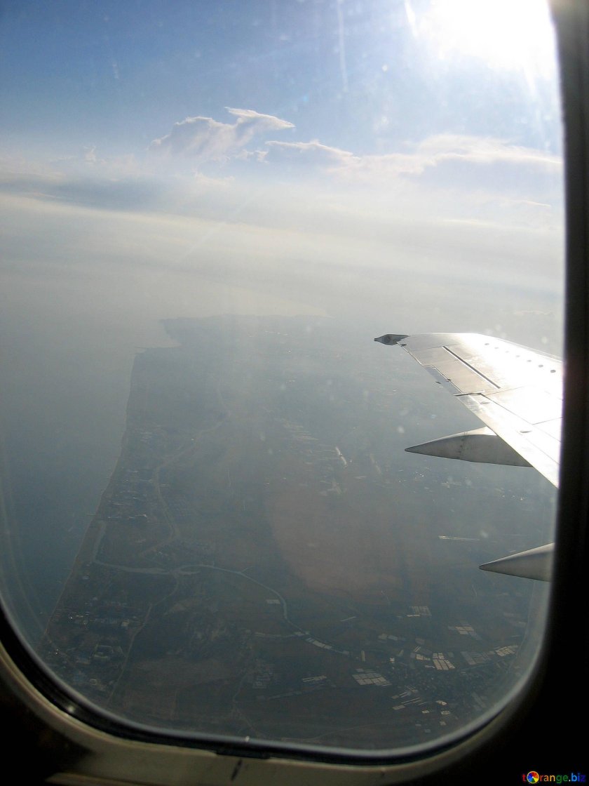 Вид из иллюминатора самолета