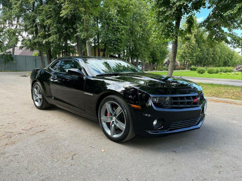 Chevrolet Camaro v Black