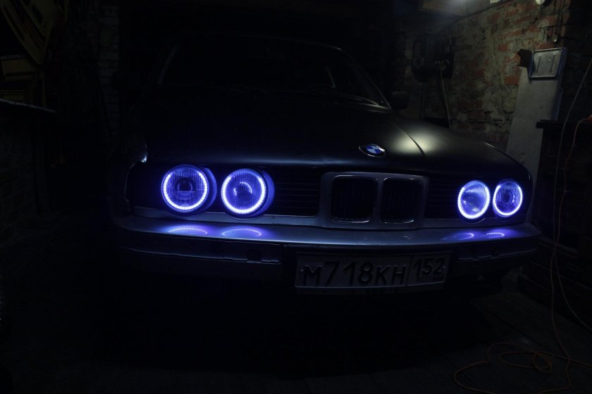 BMW e34 неон
