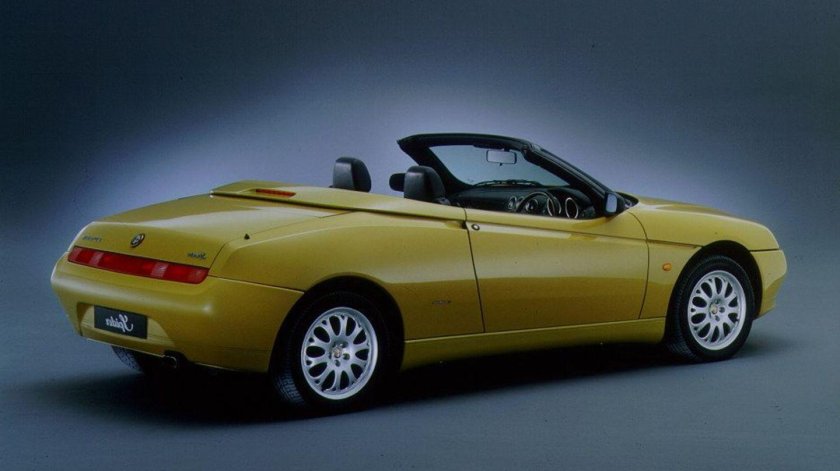 Alfa Romeo Spider 916