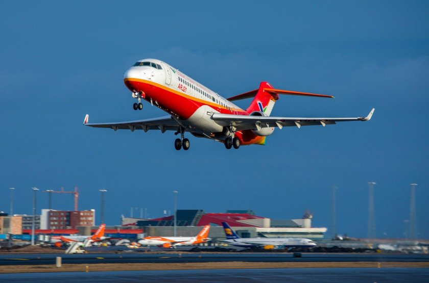 Comac arj21-700 самолет