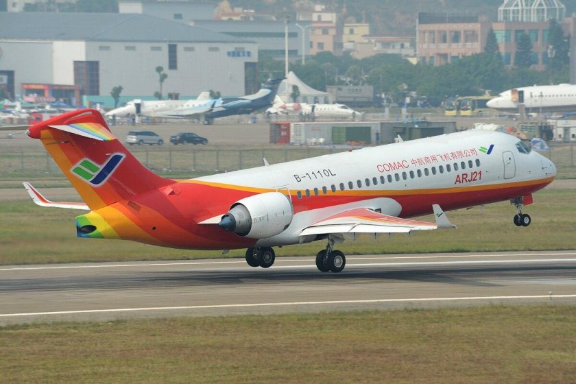 Comac arj21 XIANGFENG самолет
