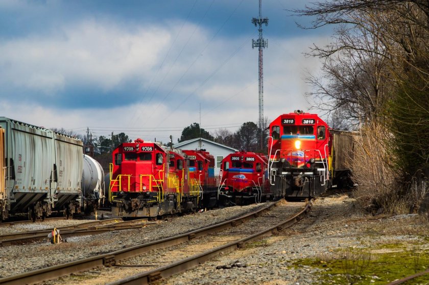 Грузовой поезд